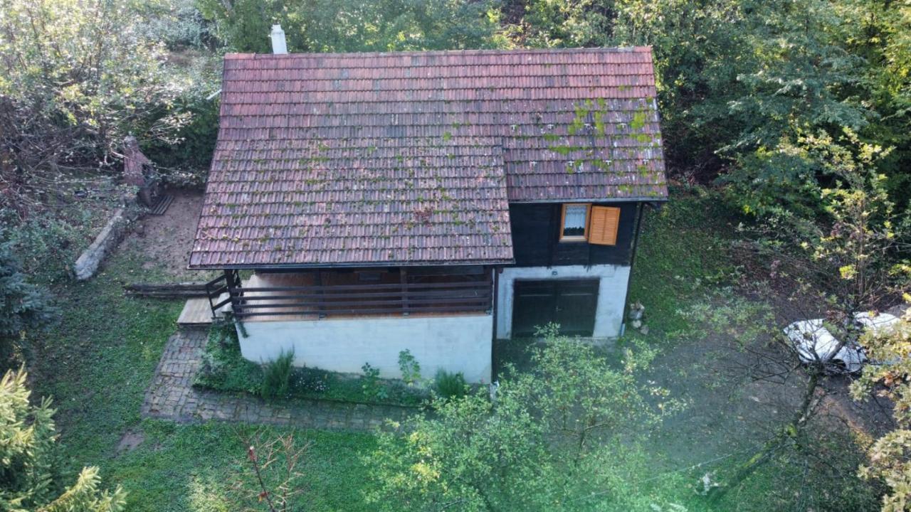 Wooden House Near The River Kupa Kamanje Luaran gambar