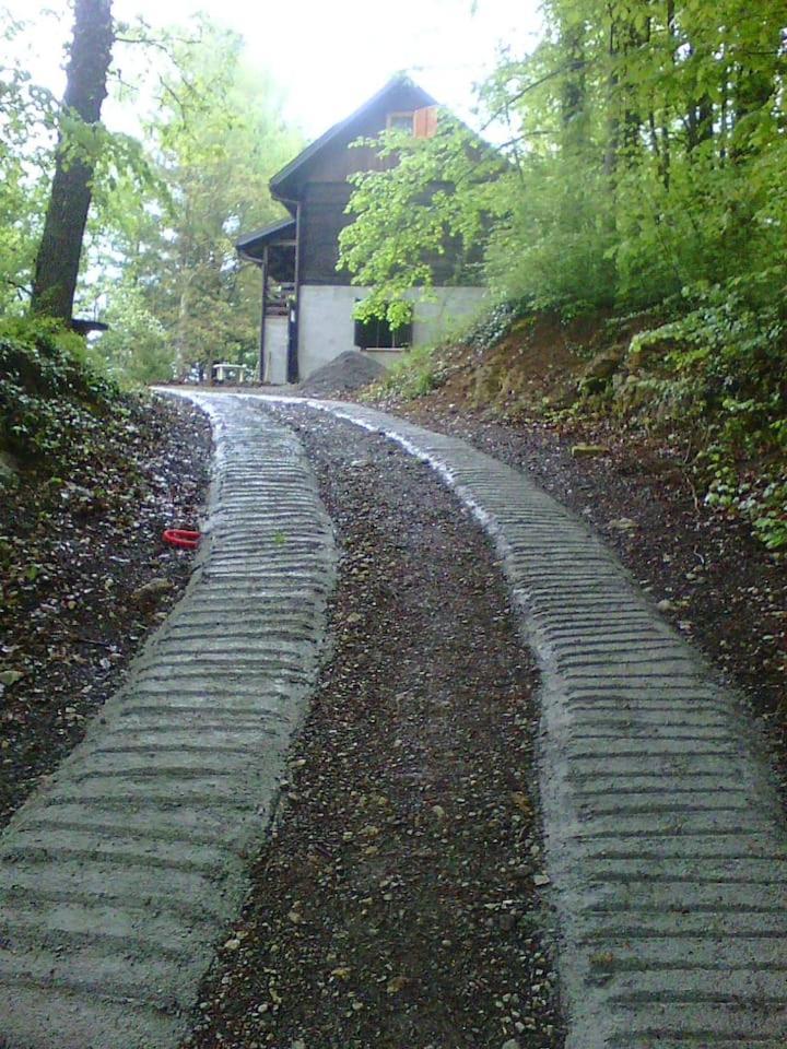 Wooden House Near The River Kupa Kamanje Luaran gambar